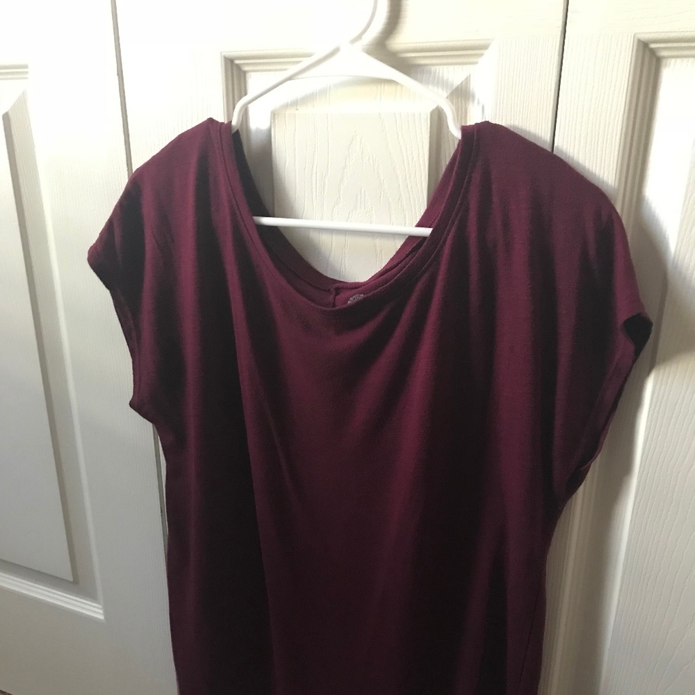 Women's short sleeve Maroon tee